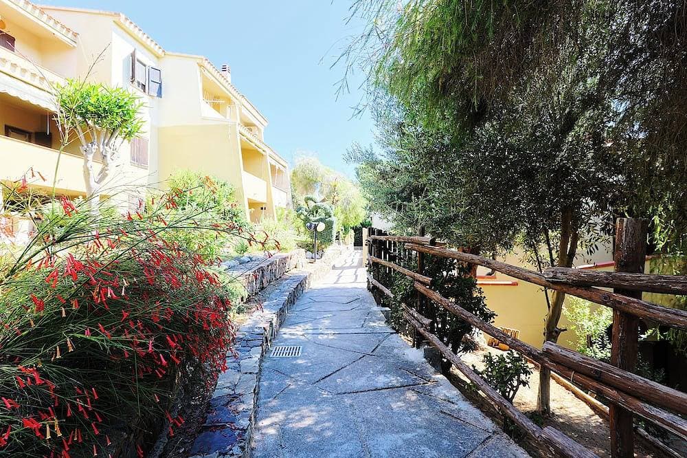 Foto 8 von 15: Little House Nereids! Seafront vacation!