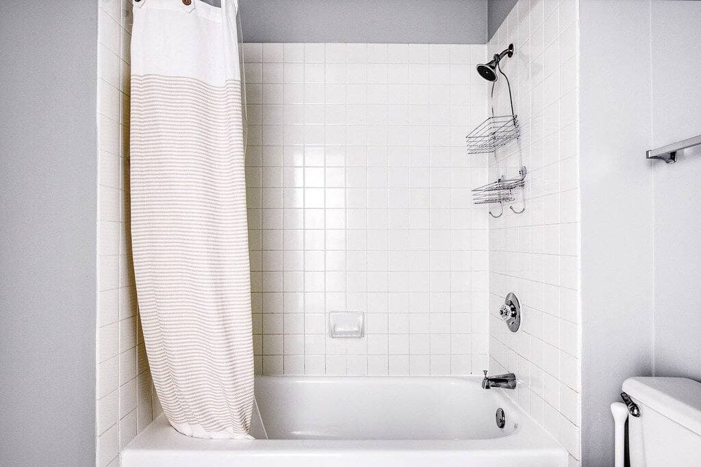 Foto 12 von 17: Elegantes Streeterville Studio mit Fitnessstudio, Pool, nahe Navy Pier, von Blueground
