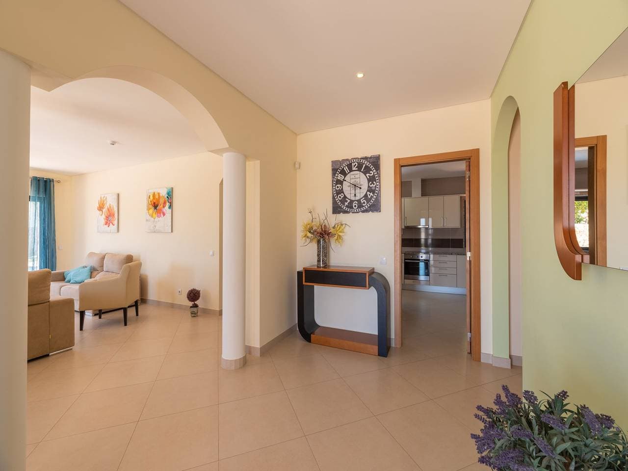Foto 8 von 34: Spacious Albufeira  Villa | 4 Bedrooms | Villa Avos De Parra | Air Conditioned Bedrooms | Private Setting