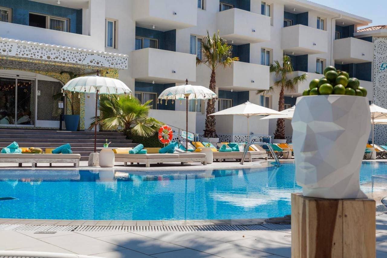 Foto 7 von 54: Apartmenthotel für 4 Personen mit Terrasse
