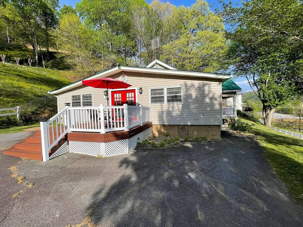 Foto 13 von 18: Hope's Cottage-Walk to the Casino! Wifi available & Motorcycle Friendly