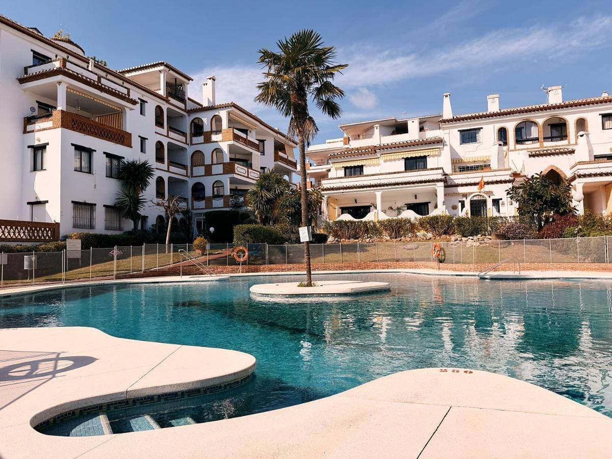 Costa del Sol Apt, Pool & Terrace & Beach Walk 1