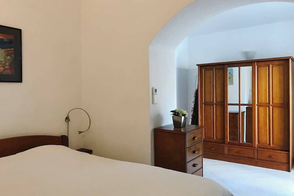 Foto 2 von 30: Haus am Hang, Meerblick, privater Pool, großer angelegter Garten