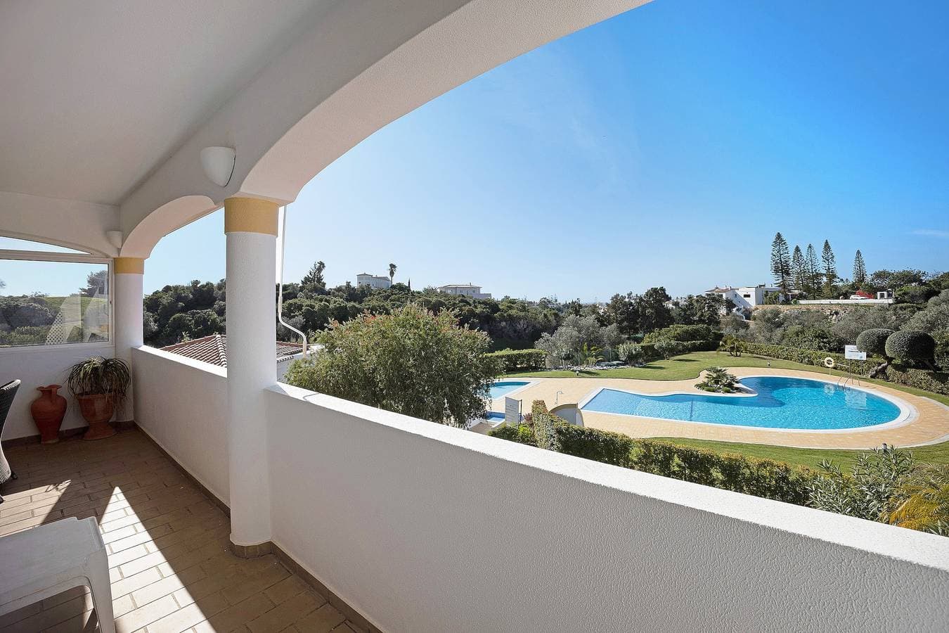 Foto 7 von 37: Ferienhaus "Primavera" mit Meerblick, Pool, WLAN, A/C, Terrassen & Garten