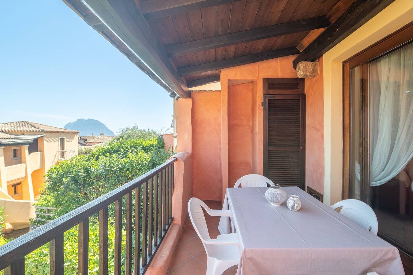 Foto 3 von 25: Ferienwohnung 'Tavolara Porto San Paolo E2' mit Meerblick, Gemeinschaftspool und Klimaanlage