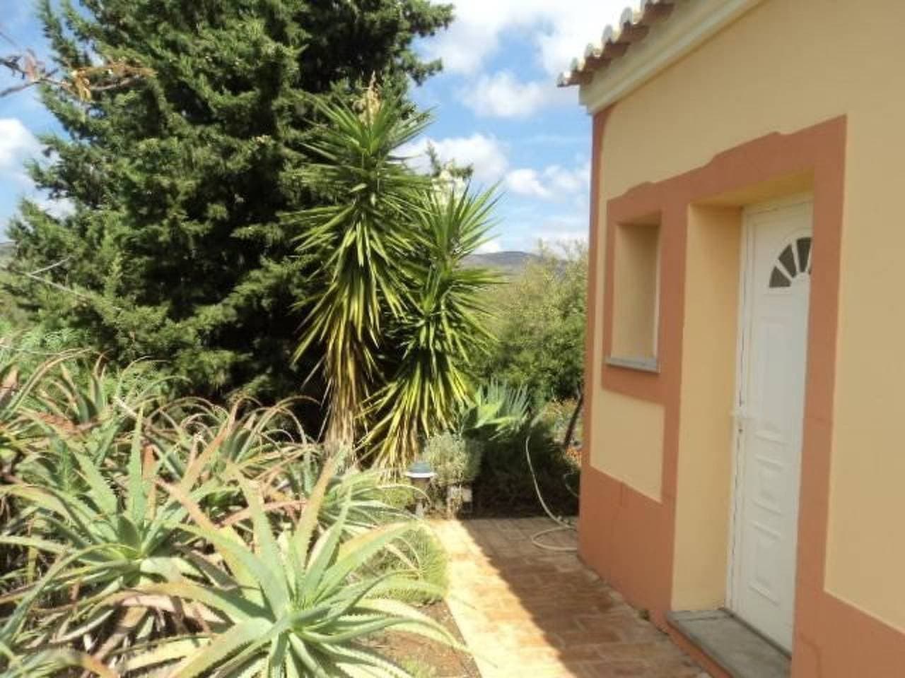 Foto 5 von 26: Mit Balkon, Terrasse und Außenpool