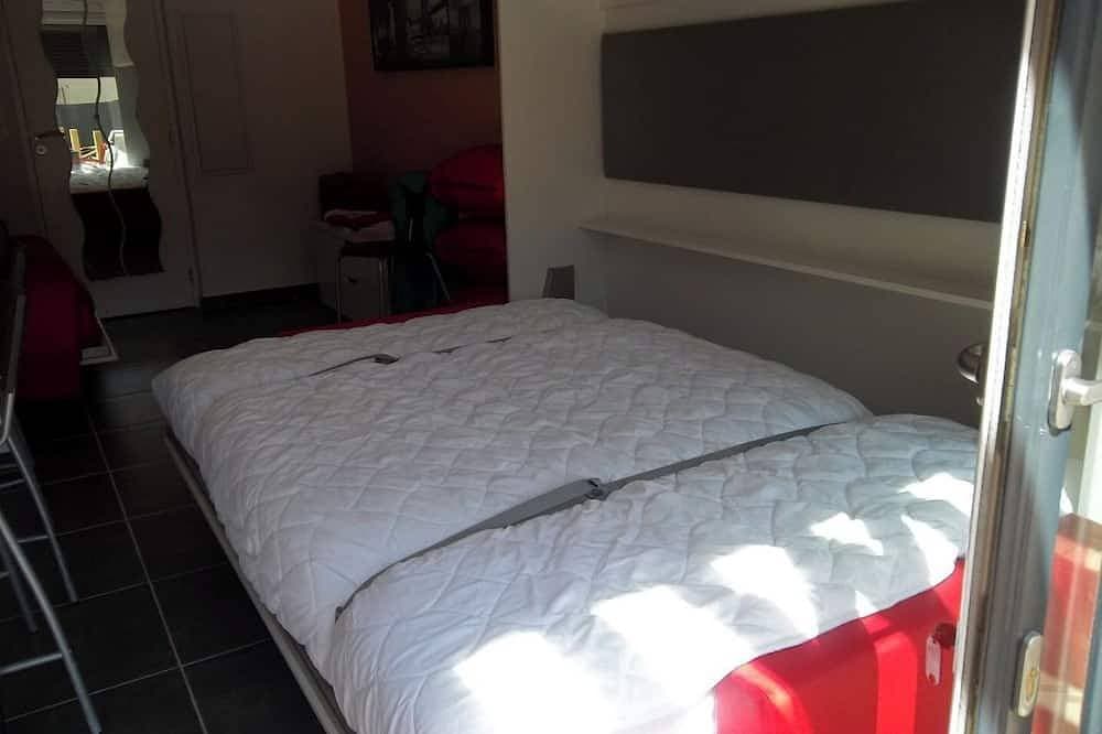 Foto 3 von 25: Large Studio (26m2) and large terrace (14m2) 50m from the sea and beach