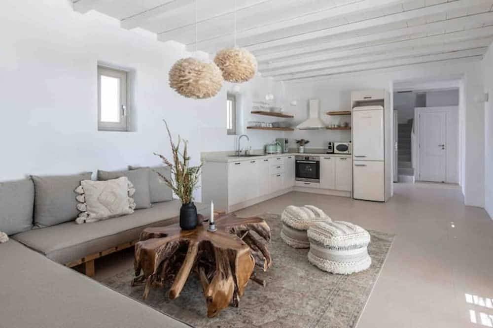Foto 12 von 30: Cozy Mykonos villa with heated pool and jacuzzi!