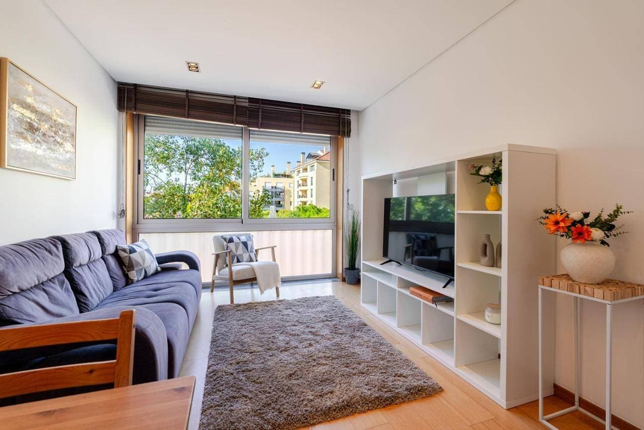 Modern Flat with Workspace in Foz by HostWise 1