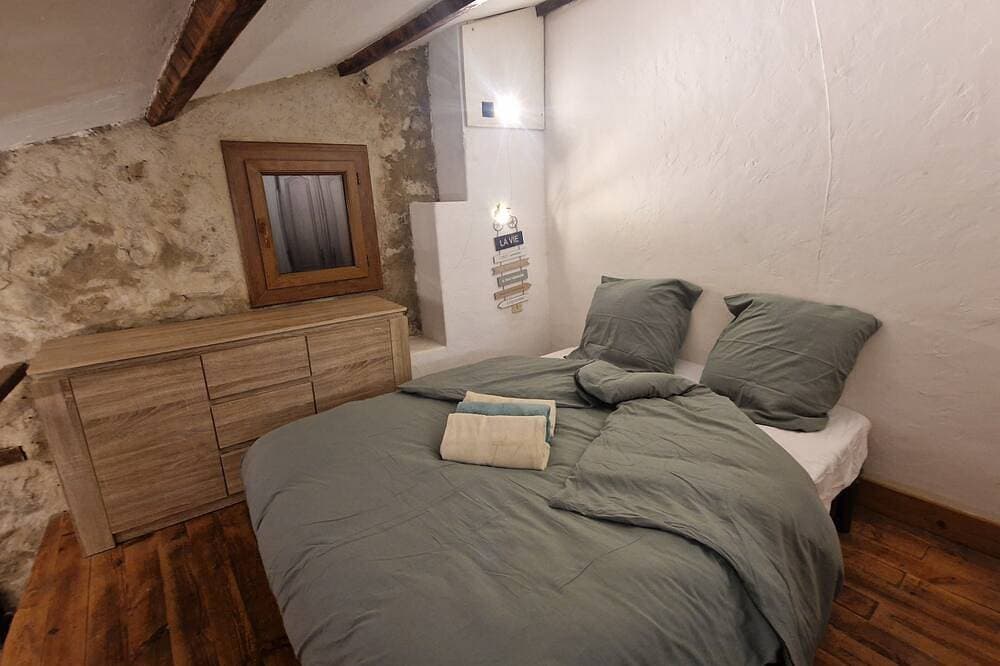 Barelle stone house 1