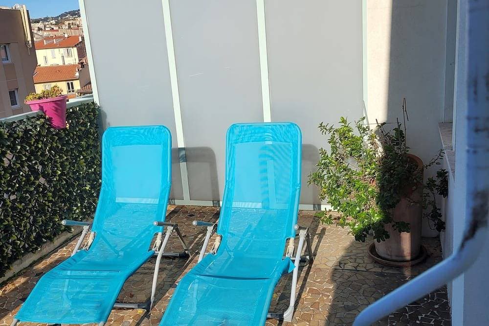 Schöne 2-Zimmer-Wohnung im Dachgeschoss mit Terrasse kleinen Sumpf von Nizza erneuert 1