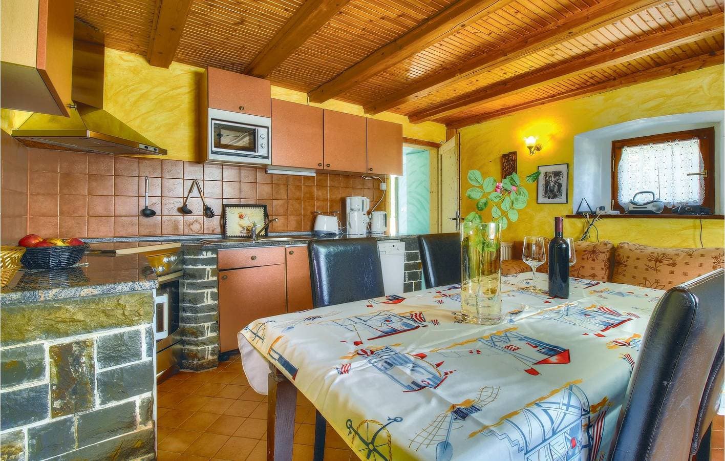 Foto 3 von 30: Moderne 2-Zimmer-Wohnung mit Terrasse, Parkplatz und WLAN in der Nähe von Sehenswürdigkeiten