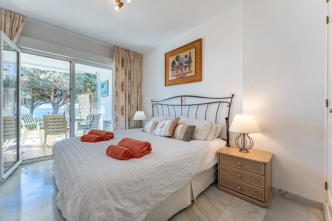Foto 11 von 27: Ferienwohnung "Mi Capricho Beachfront Apt" mit WLAN und Gemeinschaftspool