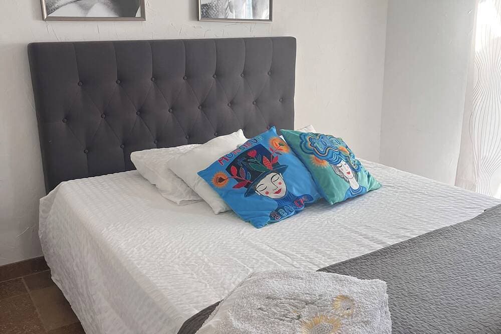 Foto 8 von 30: Charming house 180m2, very quiet, swimming pool, enclosed grounds. 1/4 h from beaches