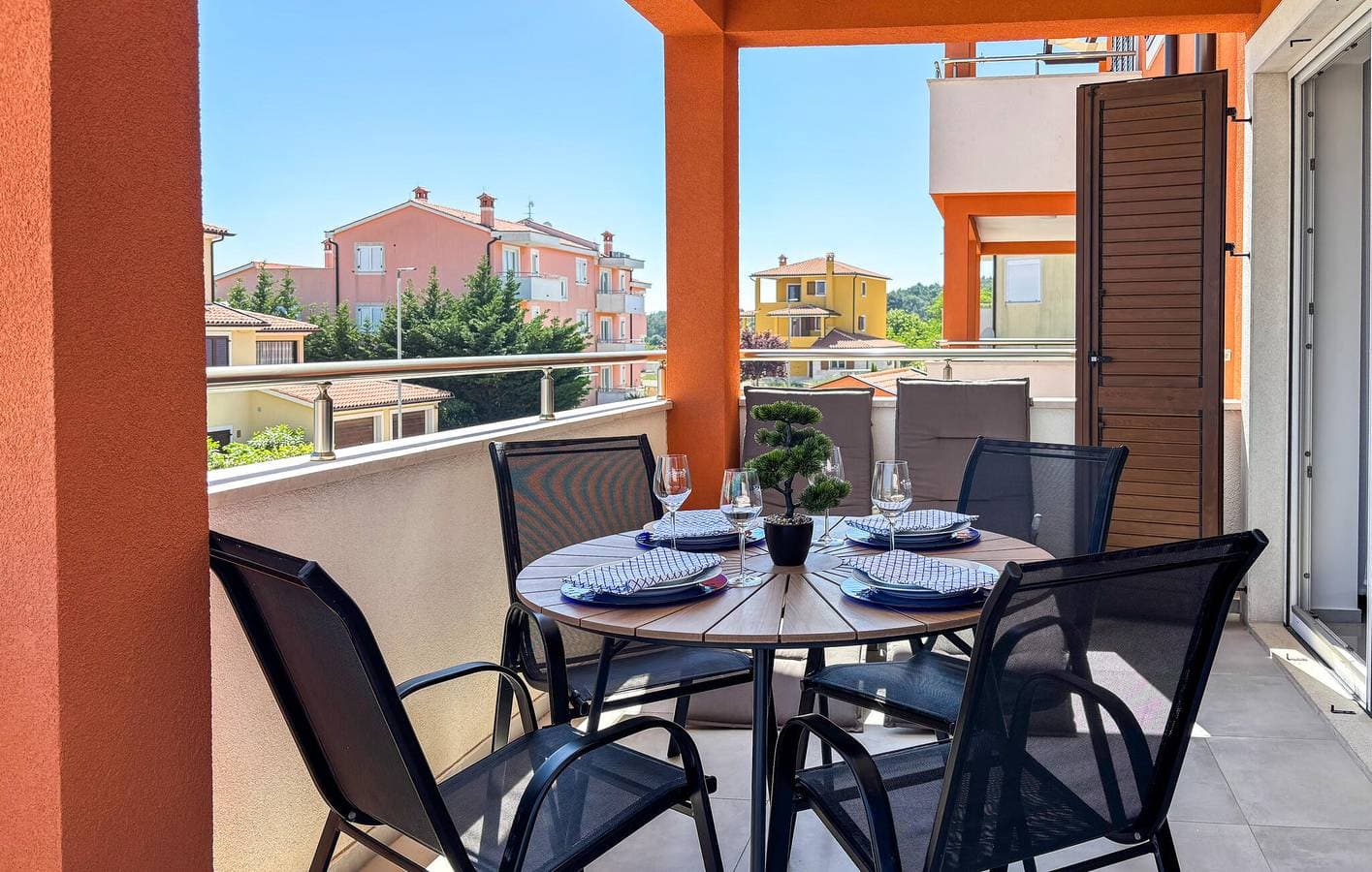 Foto 3 von 25: Gemütliche Ferienwohnung mit Terrasse, WLAN und Parkplatz, 1 km vom Strand Bijela entfernt