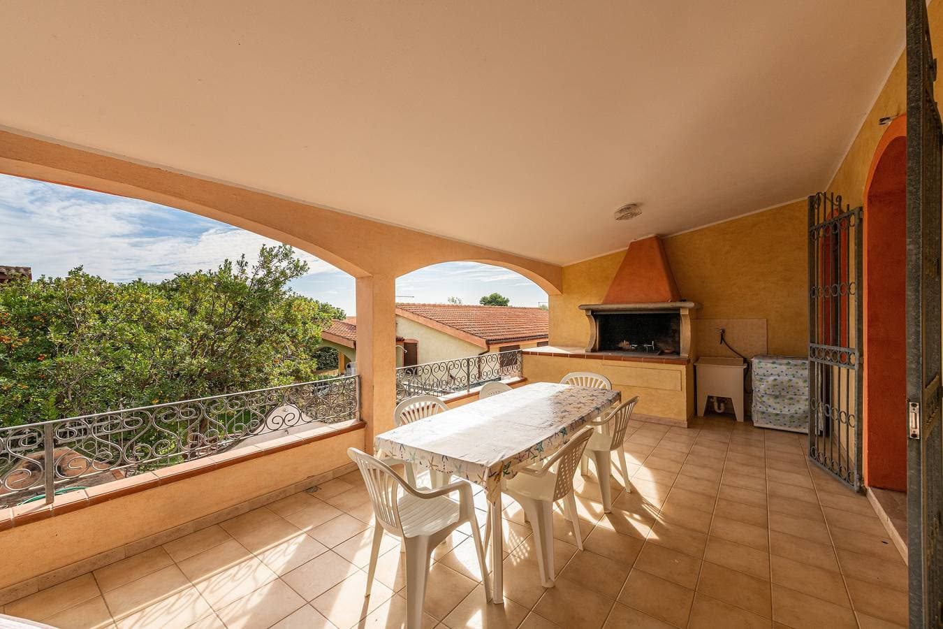 Foto 4 von 29: Ferienhaus "Casa Vacanze dei Pini" mit Terrasse und Gemeinschaftsgarten