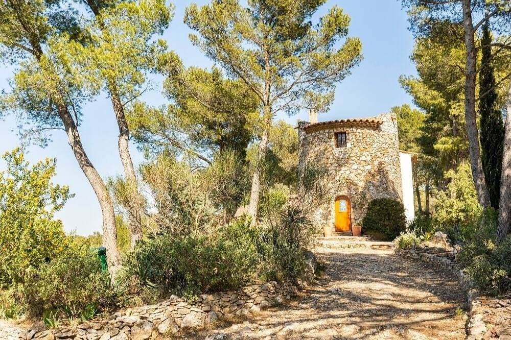 Foto 5 von 22: Le Moulin Rouge Provençal : charming old windmill with hot tub close to Aix