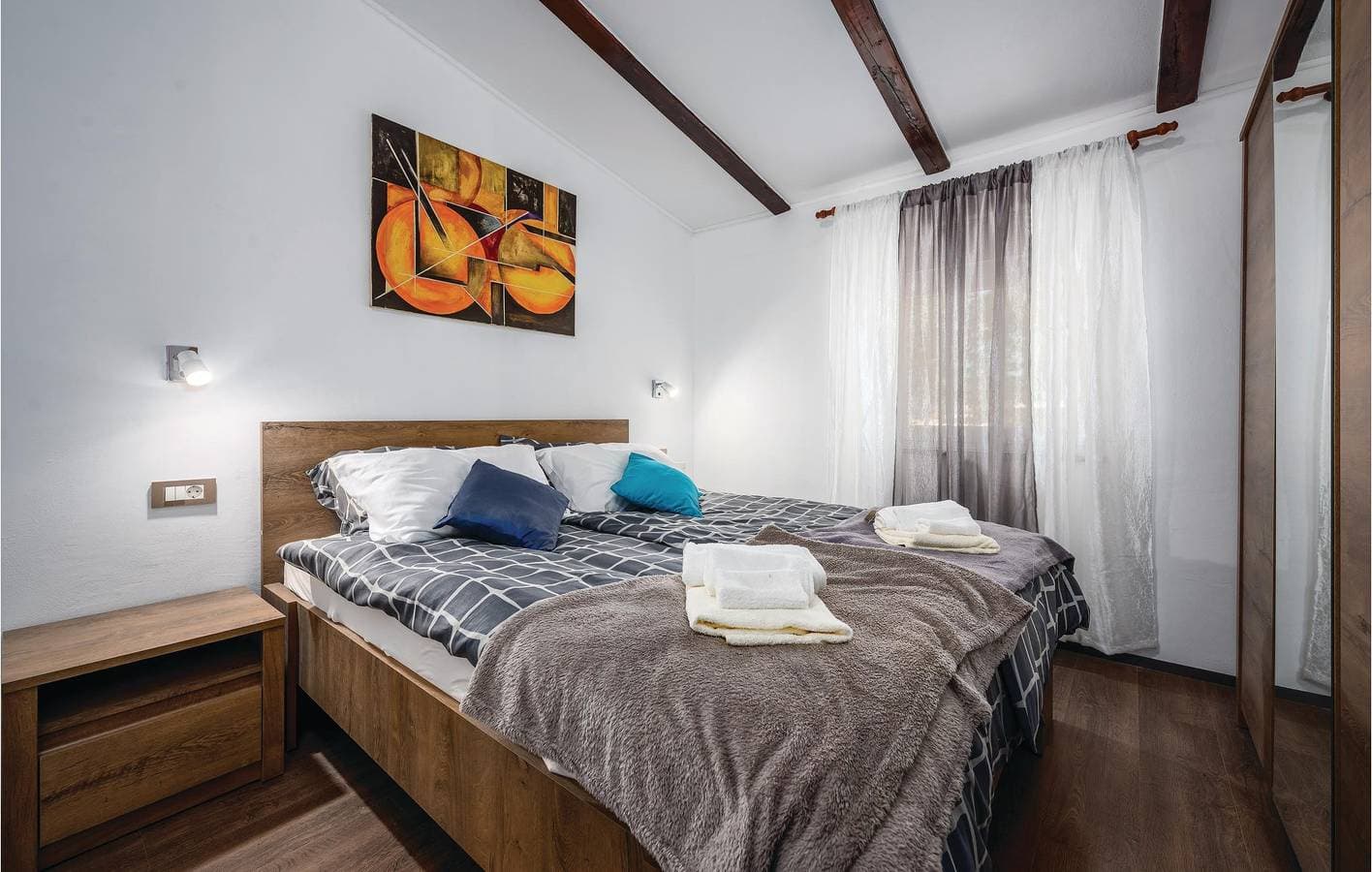 Foto 4 von 30: Gemütliche 2-Zimmer-Wohnung mit Terrasse in der Nähe von Montrin und Plovanija