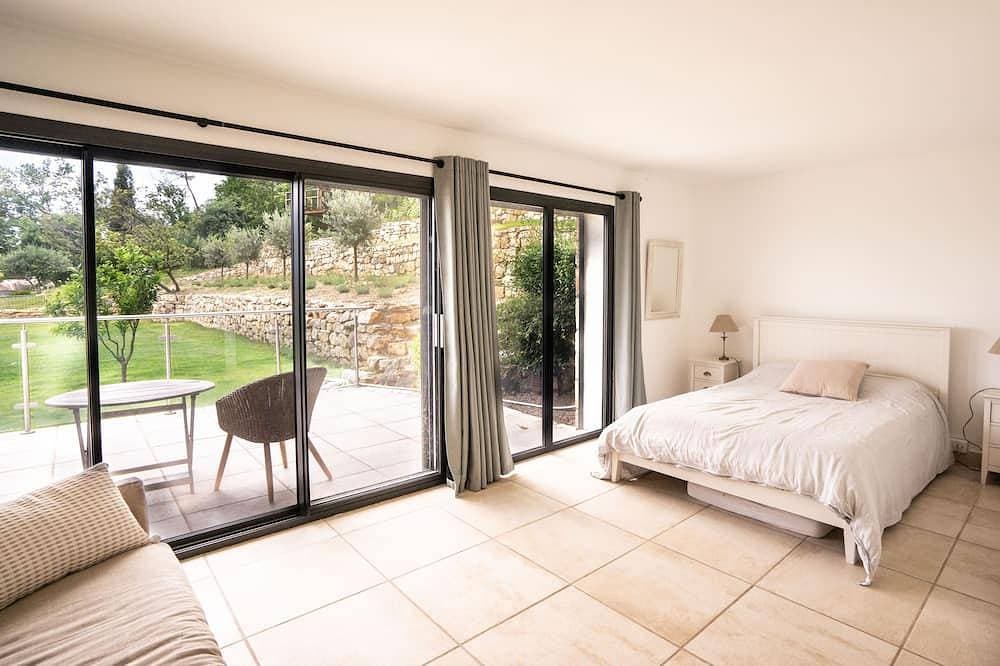 Foto 2 von 12: Architektonisches Juwel: Villa an der Cote d'Azur