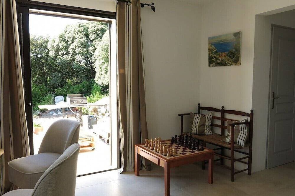 Foto 12 von 12: Maison récente avec piscine privée à la campagne.