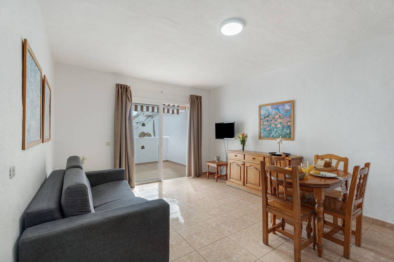 Foto 4 von 27: Sun And Calm Las Floritas mit Gemeinschaftspool, privater Terrasse und WLAN