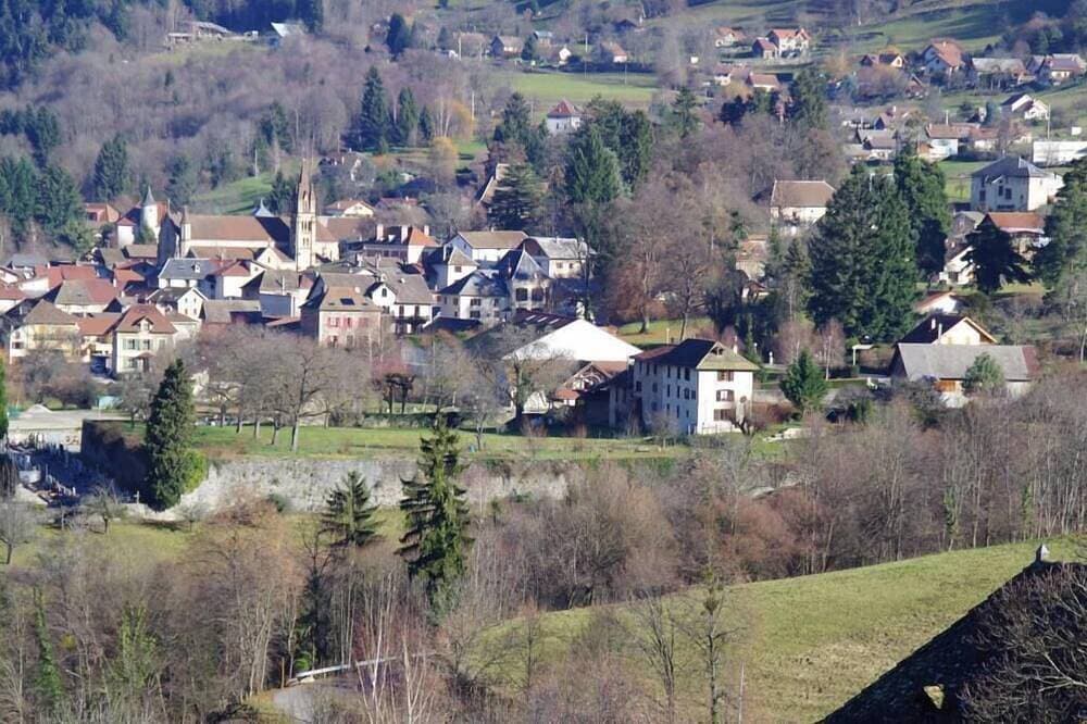 Foto 12 von 15: Großes Haus in der Mitte der Berge in der Nähe der 7 laux renoviert