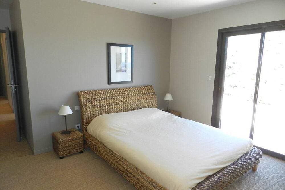 Foto 2 von 24: Beautiful villa, sea view, walking distance to the beach, heated infinity pool