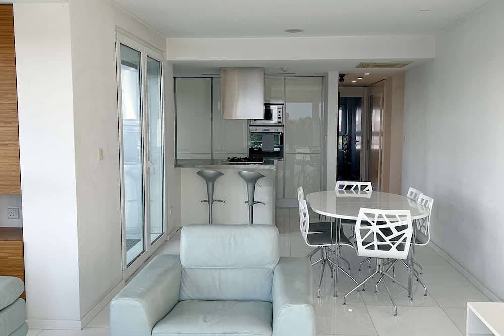 Foto 13 von 14: Modern seafront apartment