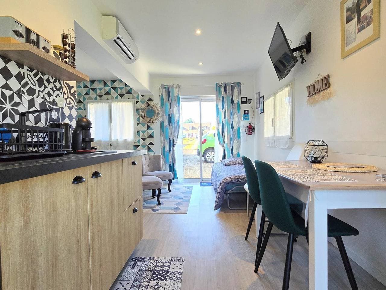 Foto 3 von 17: Gemütliches Studio in der Normandie mit Terrasse, Klimaanlage, Parkplatz und Haustiere erlaubt