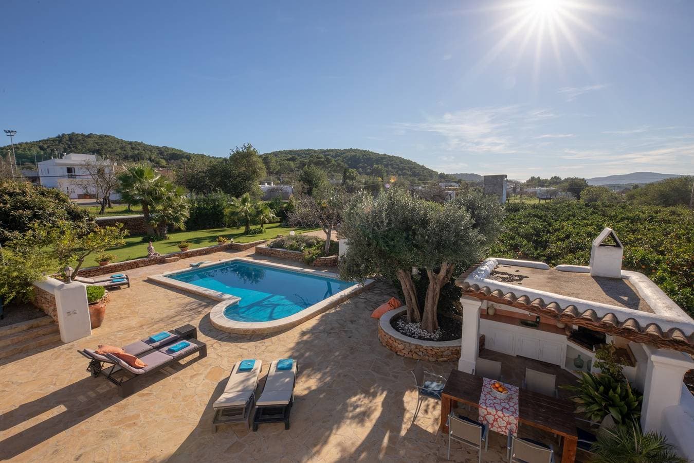 Foto 2 von 31: Gemütliche Finca mit Pool, Padel- und Fußballplatz - Can Gat Ibiza