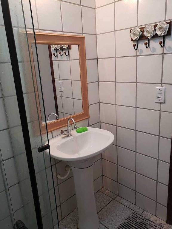 Foto 4 von 20: Guarapari, Enseada Azul, Block von Peracanga Beach, 2 Schlafzimmer, Garage