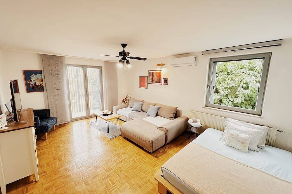 Foto 3 von 30: Geräumige 2 + 1-Wohnung mit großer Terrasse, nur wenige Schritte vom Sandstrand entfernt