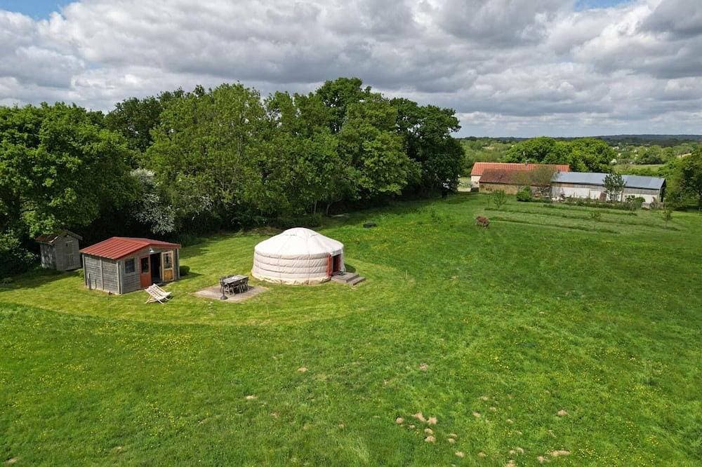 Foto 7 von 17: Yurt-Aufenthalt mit Terrasse und Panoramablick in Denneville