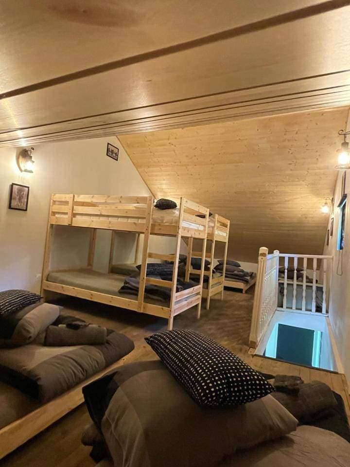 Foto 6 von 7: Mixed Dormitory Room
