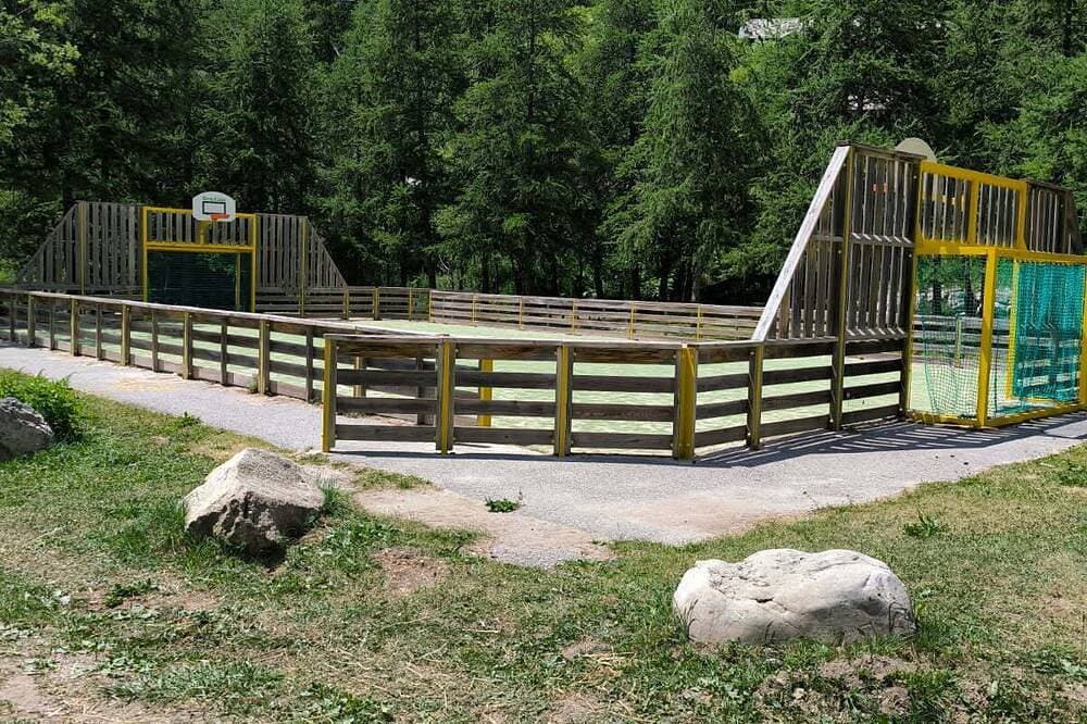 Foto 5 von 12: Vacation studio La Foux d'Allos - resort entrance + private parking lot