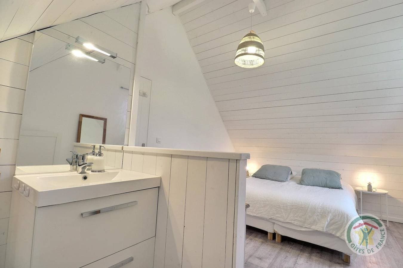 Foto 13 von 20: Ferienwohnung mit Meerblick nahe Dinard & Saint-Malo - Terrasse & Parkplatz