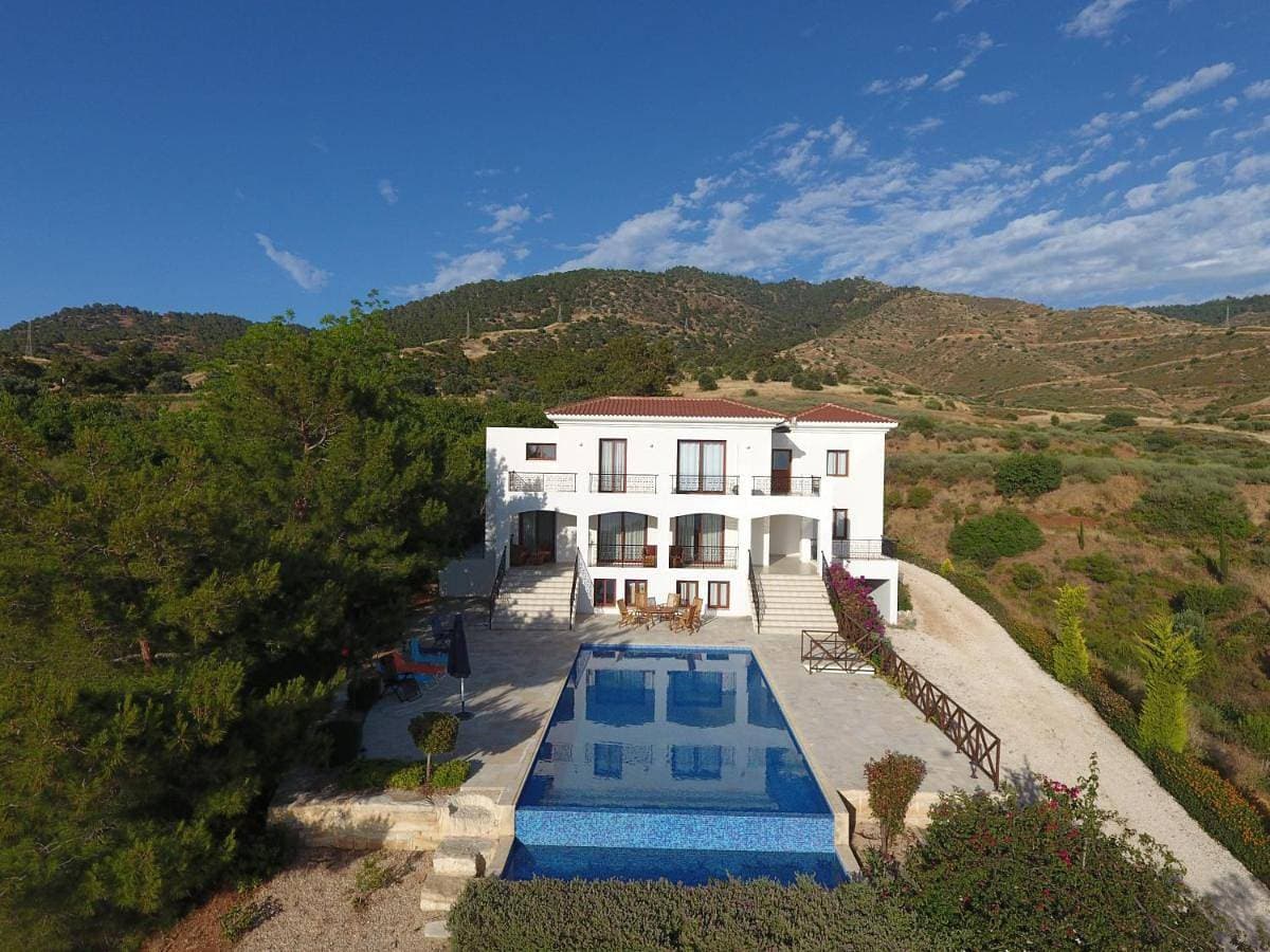 Martika Luxury Villa overlooking the Sea 1