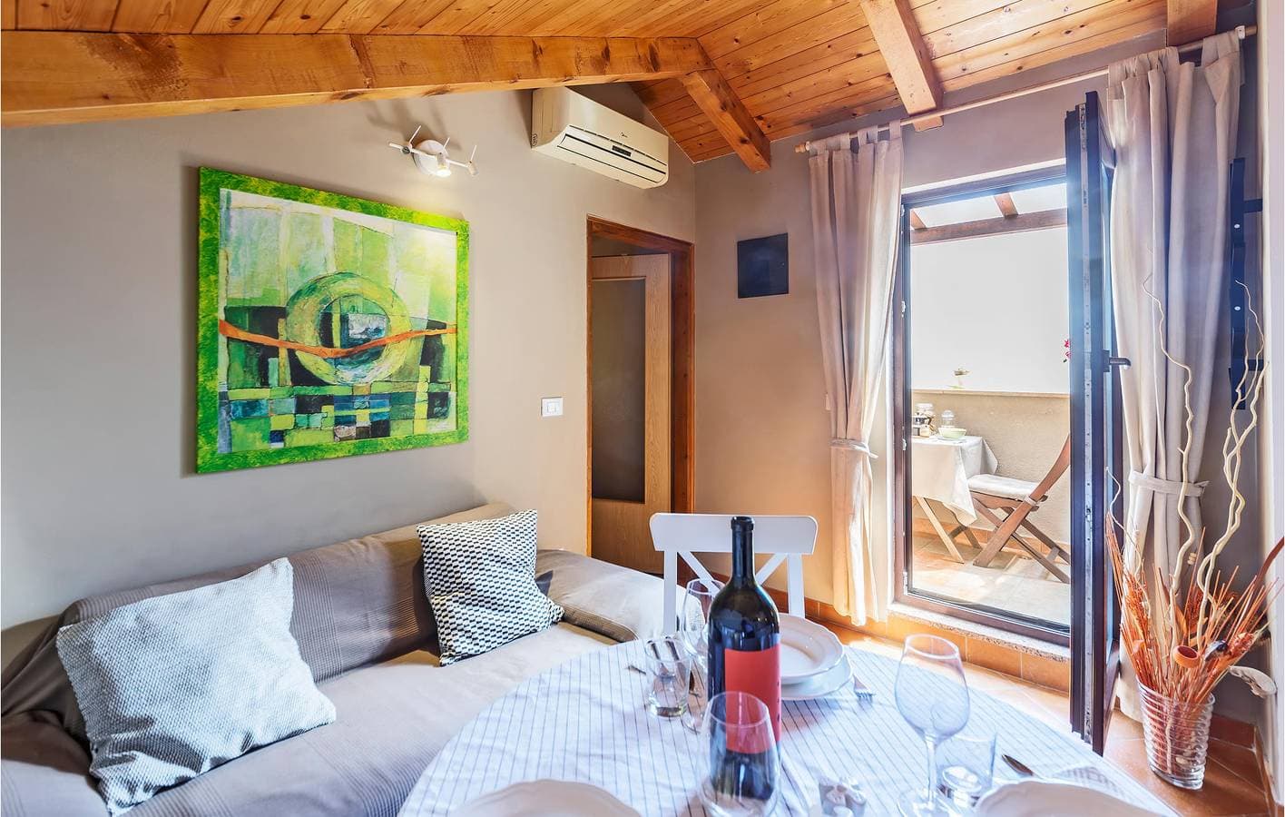 Foto 9 von 15: Gemütliche Wohnung am Wasser mit Terrasse, 2 km vom Strand entfernt
