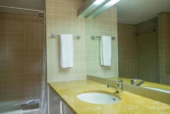 Foto 4 von 5: Mixed Dormitory Room