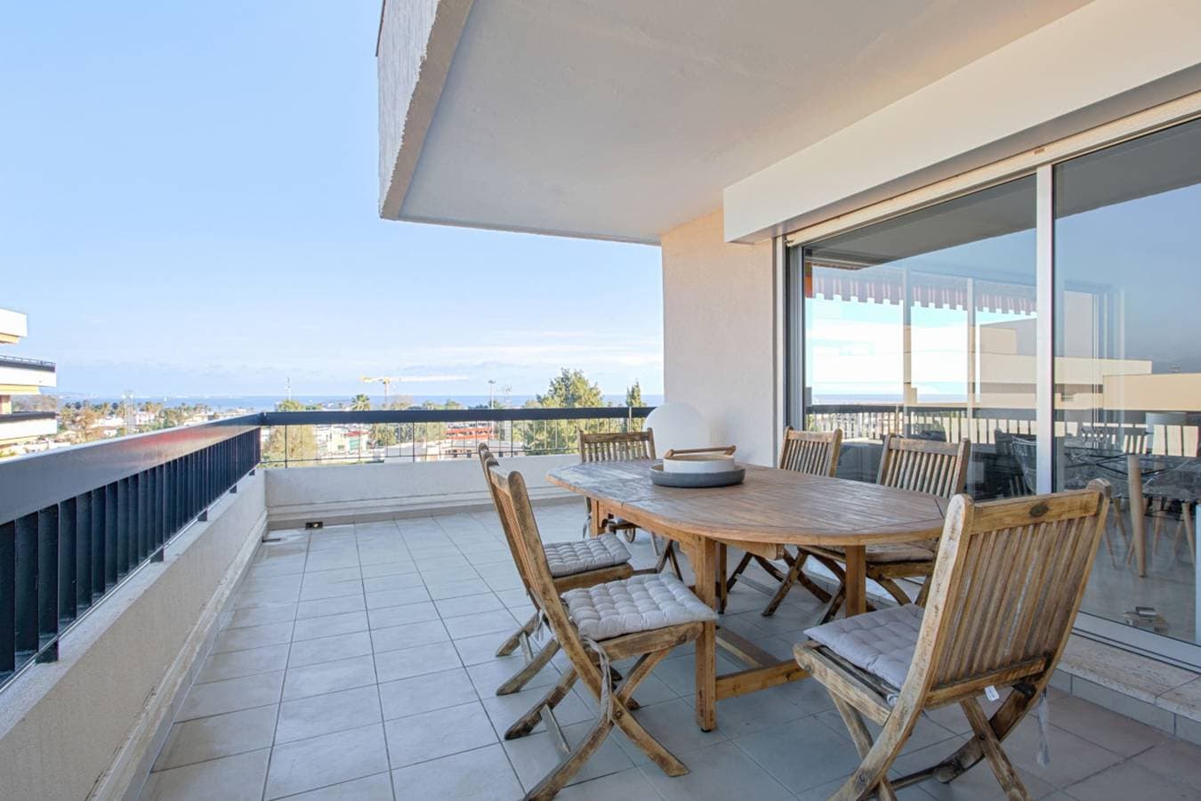 Foto 2 von 12: Wohnung mit Parking, Terrasse & Aussicht in Villeneuve-Loubet - Welkeys