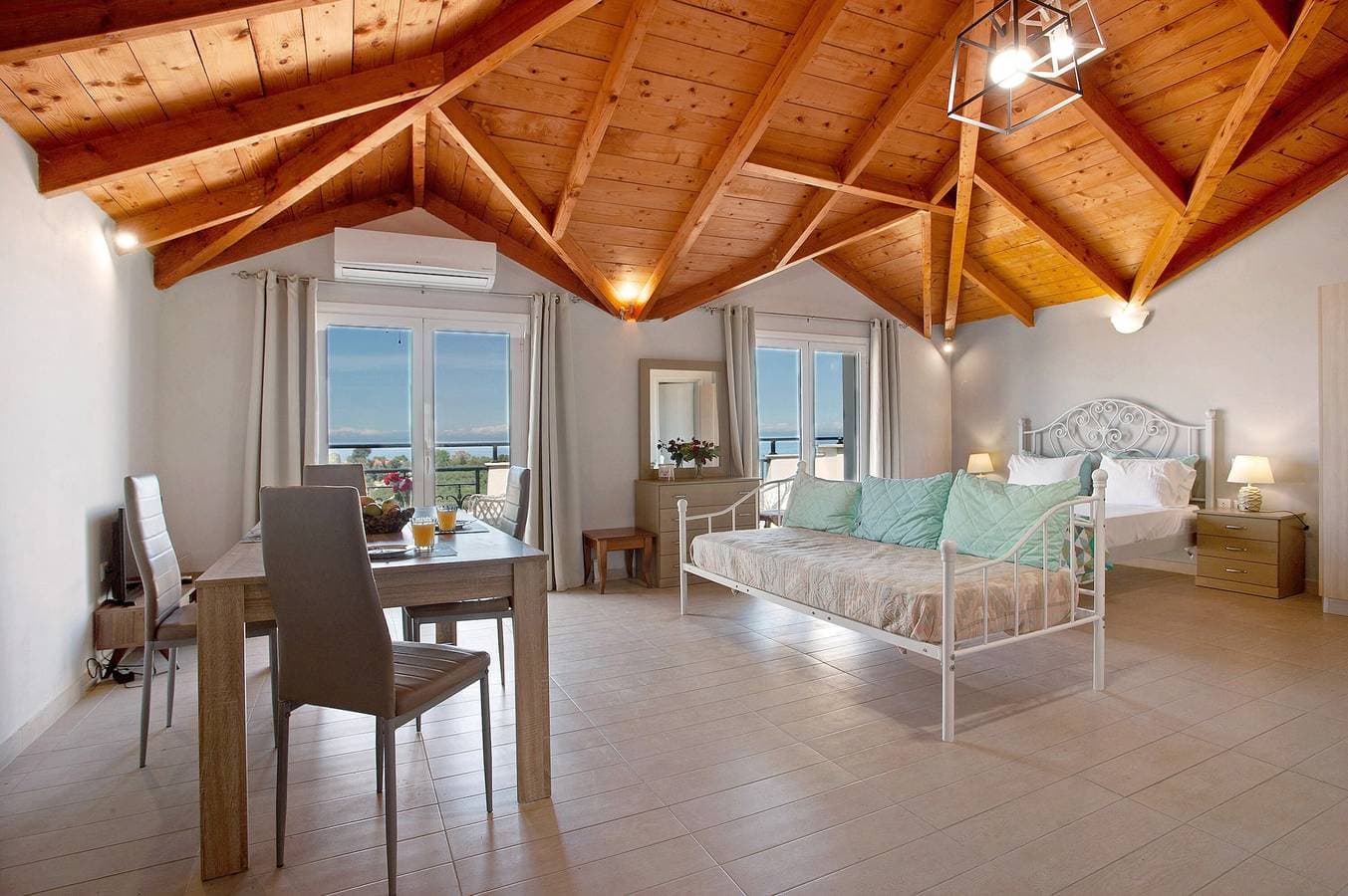 Foto 2 von 25: Studio 'Yiannis Suite with Sea View 10' mit Meerblick, WLAN und Klimaanlage