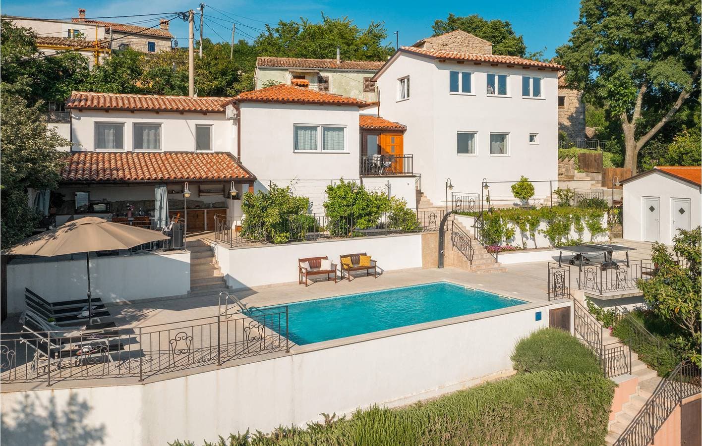 Charmante 200 m² große Wohnung mit Pool und Terrasse, 2,5 km vom Fluss entfernt 1