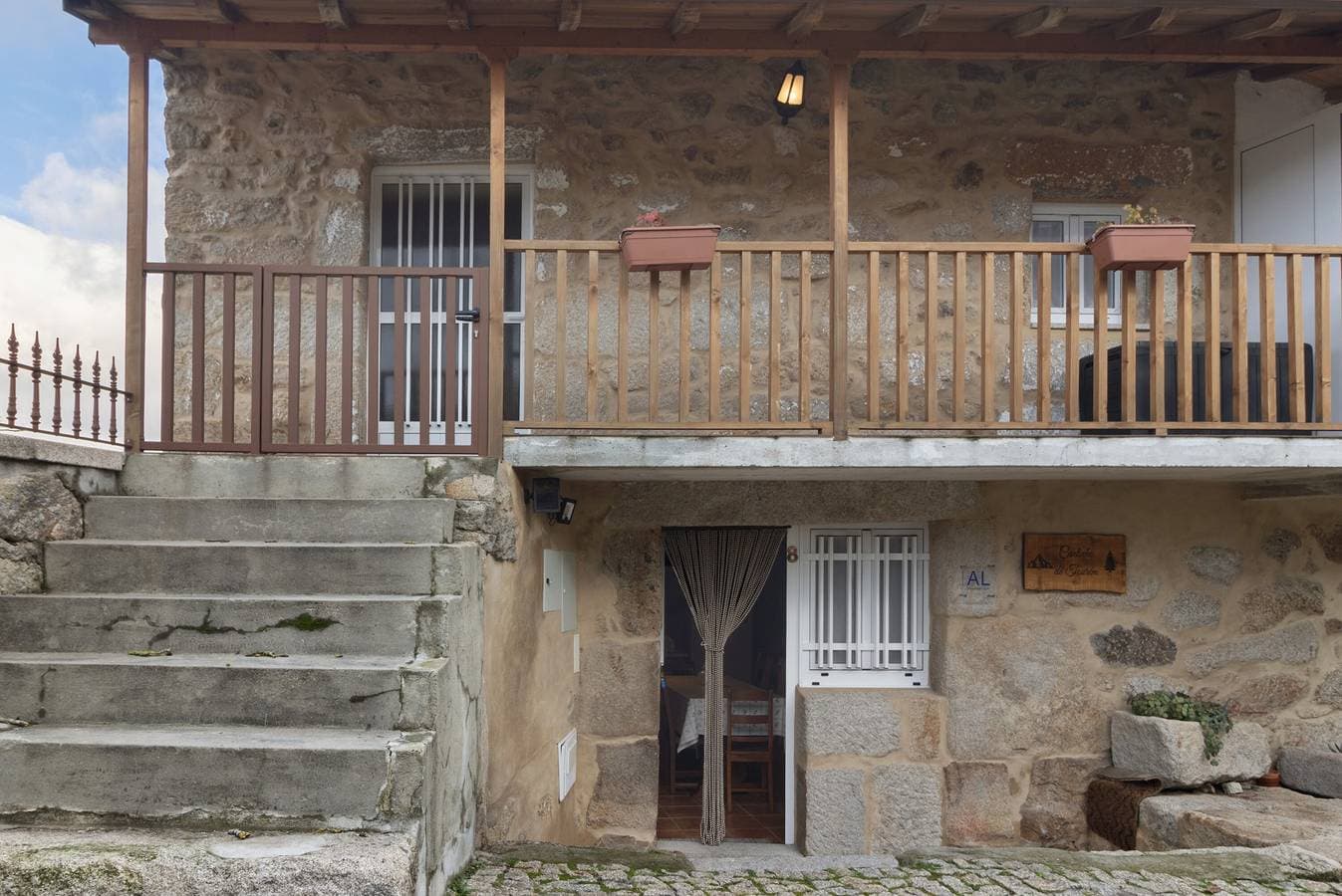 Foto 2 von 41: Chalet 'Cantinho De Tourem' mit Bergblick, privater Terrasse und Wi-Fi