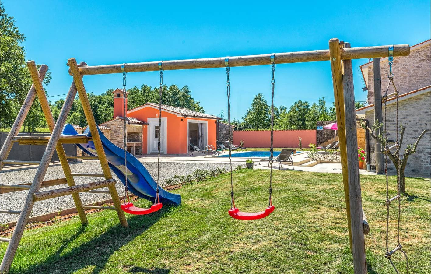Foto 12 von 32: Reizende 1-Zimmer-Wohnung mit Pool, Parkplatz und WLAN in Anzici