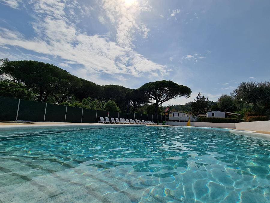 Foto 8 von 23: Camping La Provençale - Mobilheim 4 personen - Mobilheim Olivier 3 Zimmer 4 Personen Klimatisiert + TV