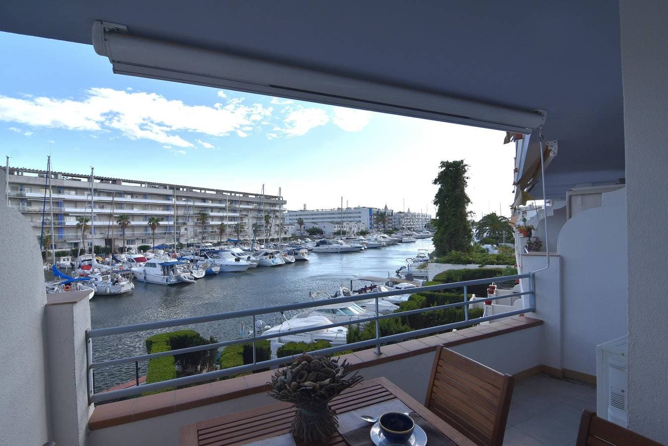 Foto 3 von 26: Gemütliche Wohnung mit Terrasse und Kanalblick, in der Nähe des Strandes in Roses, Costa Brava.