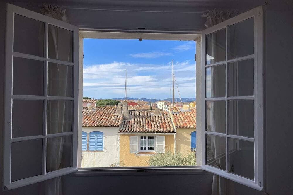 Foto 8 von 11: Wunderschöne klimatisierte Wohnung für 4 Personen mit Panoramablick auf das Meer über den Golf von Saint-Tropez