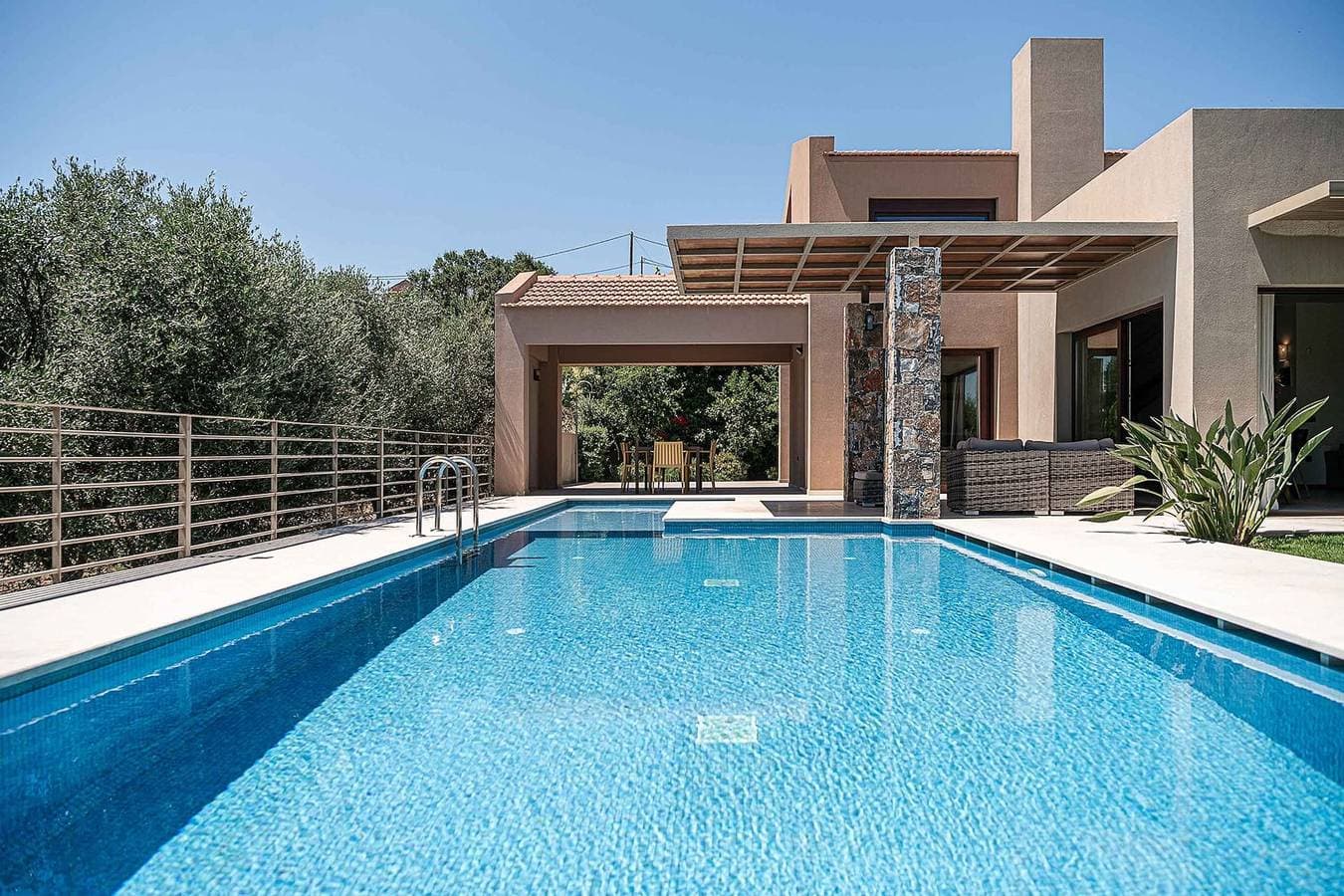 Foto 6 von 56: Villa für 8 Personen mit Pool