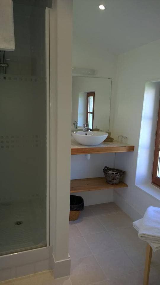 Foto 8 von 16: Double Room with Private Bathroom