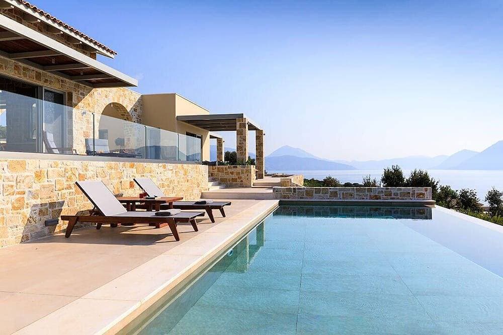 Foto 13 von 15: Sea view 2-bedroom villa in lovely Meganis with WiFi, AC